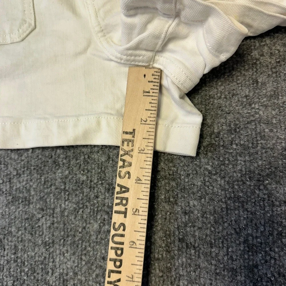 Old Navy Shorts Womens Size 8 White Button Fly Patch Pocket Denim Casual Stretch